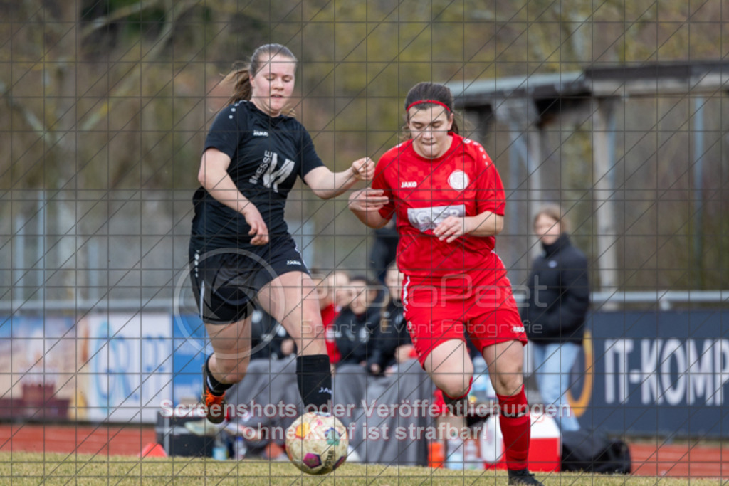 20250223_133809_0290 | #,1.FC Donzdorf (rot) vs. TSV Tettnang (schwarz), Fussball, Frauen-WFV-Pokal Achtelfinale, Saison 2024/2025, Rasenplatz Lautertal Stadion, Süßener Straße 16, 73072 Donzdorf, 23.02.2025 - 13:00 Uhr,Foto: PhotoPeet-Sportfotografie/Peter Harich