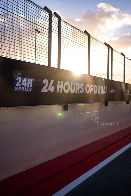 24hDubai26_011617113706347GT_GT | Michelin 24h Dubai 2026 - Foto: Gruppe C Photography - Realisiert mit Pictrs.com