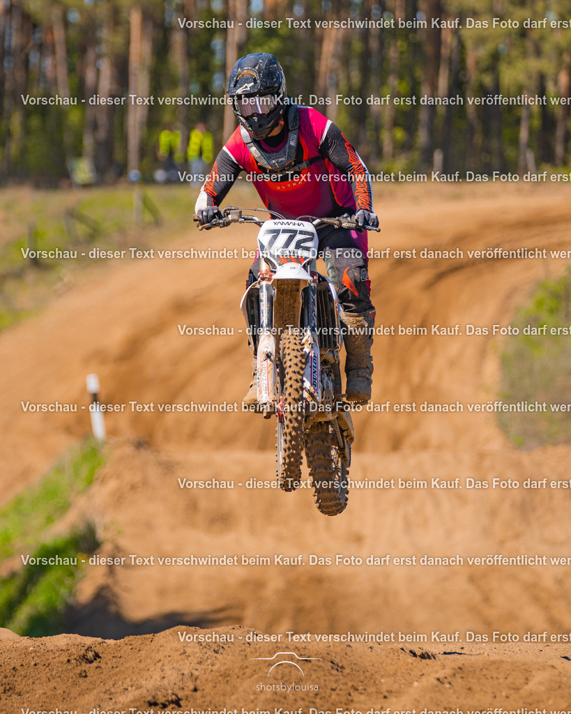 20260501_MCWriezen-2978 | Sportfotografin aus Berlin-Brandenburg mit Fokus auf Motocross. Ich halte deine sportliche Leistung und echte Emotionen auf und neben der Strecke professionell fest. Entdecke die Fotos von deinem Rennen und bestelle sie direkt hier im Shop.