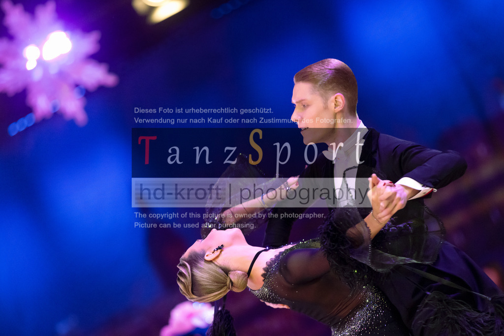 20241215_WDSF_Int_Open_Std-Riga-9252 | Tanzsportbilder, Standardtanz, Lateintanz, WDSF, DTV, LTVB, dancecomp, goc, hessen tanzt, blaues band der spree, walzer, tango, wiener walzer, slowfox, quickstepp, samba, rumba, cha-cha-cha, paso doble. jive, hd-kroft photography, turniertanzsport