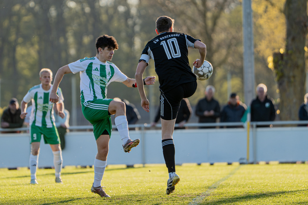 Fußball I Herren I Saison 2025-2026 I Bezirksliga Weser-Ems 4 I 15. Spieltag I TuS Lutten - GW Brockdorf I 07757 | jns.sportfotos - Realisiert mit Pictrs.com