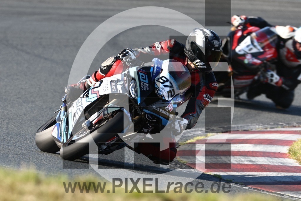 0872-20240719_05441 | Schöne Erinnerungen an spannende Momente - das festzuhalten ist unser Job. PIXELrace.de ist seit 2003 auf den Rennstrecken Europas unterwegs um die Action draußen beim Fahren und die wunderbare Stimmung imm Fahrerlager für euch einzufangen.