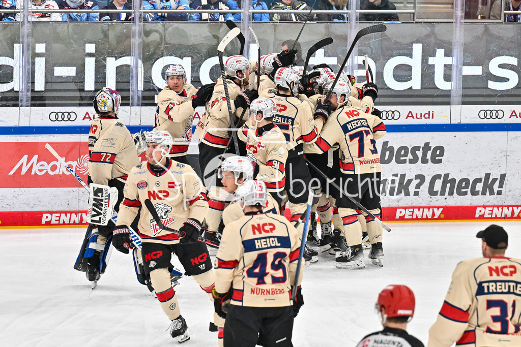 ERC Ingolstadt - Nuernberg Ice Tigers | Grenzeloser Jubel der Ice Tigers nach dem Siegtreffer zum 5-6 in der Verlaengerung durch Hayden SHAW (Nuernberg Ice Tigers 82) / Treffer / DEL: ERC Ingolstadt - Nuernberg Ice Tigers, Saturn Arena am 21.03.2025
