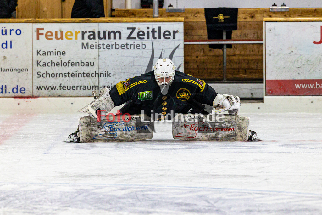 Halbfinale Spiel 3 TSV Peißenberg Miners vs TEV Miesbach | Eishockey Bayernliga Playoffs 2023/2024, Halbfinale Spiel 3 TSV Peißenberg Miners vs TEV Miesbach, 20240315,Maximilian FREYTAG (Miners Goali 30) beim Aufwärmen,2024-03-15 in Peißenberg (Eisstadion)30 Maximilian FREYTAG (Miners Goali 30)Copyright: WolfgangxLindner foto-lindner.de