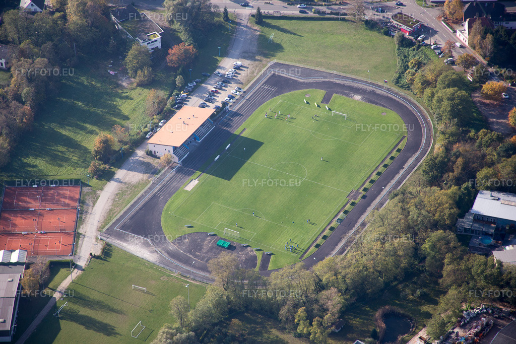 Vue aérienne: Champion de football à Lauterbourg dans le département Bas Rhin, France. Photo: IMG_075808.jpg prise le 02/11/2014 par Werner Riehm/FLY-FOTO.euRésolution de l'original: 5472 x 3648 px