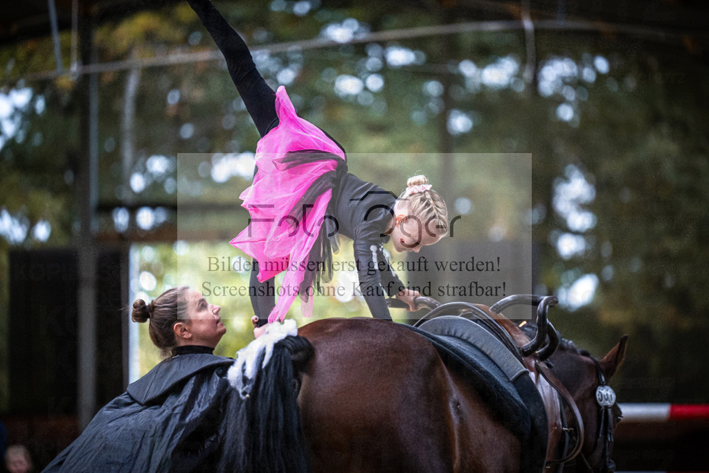 DOS_0048 | Entdecke hochwertige Reitturnierfotos von Foto Oger. Professionell, emotional und authentisch – jetzt Lieblingsmomente im Shop bestellen.Deutschlandweite Turnierfotografie. - Realisiert mit Pictrs.com