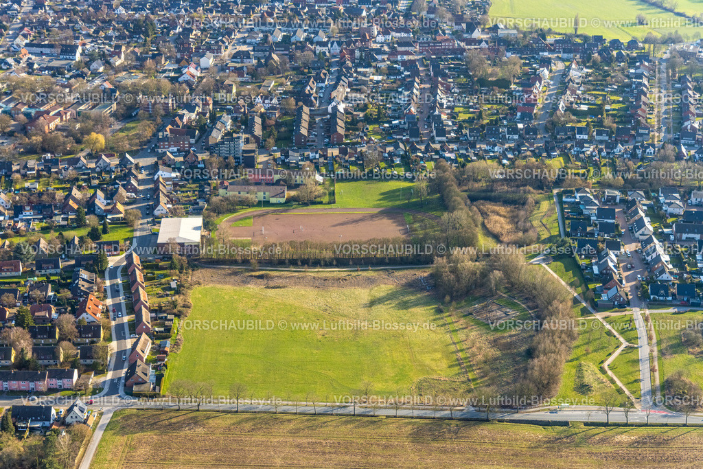 Hamm260203057 | Luftbild, Wiesenfläche künftiges Baugebiet südlich der Horster Straße und Sportplatz FC Hamm 2011 e.V., Wohngebiet an der Berliner Straße, Bockum-Hövel, Hamm, Ruhrgebiet, Nordrhein-Westfalen, Deutschland