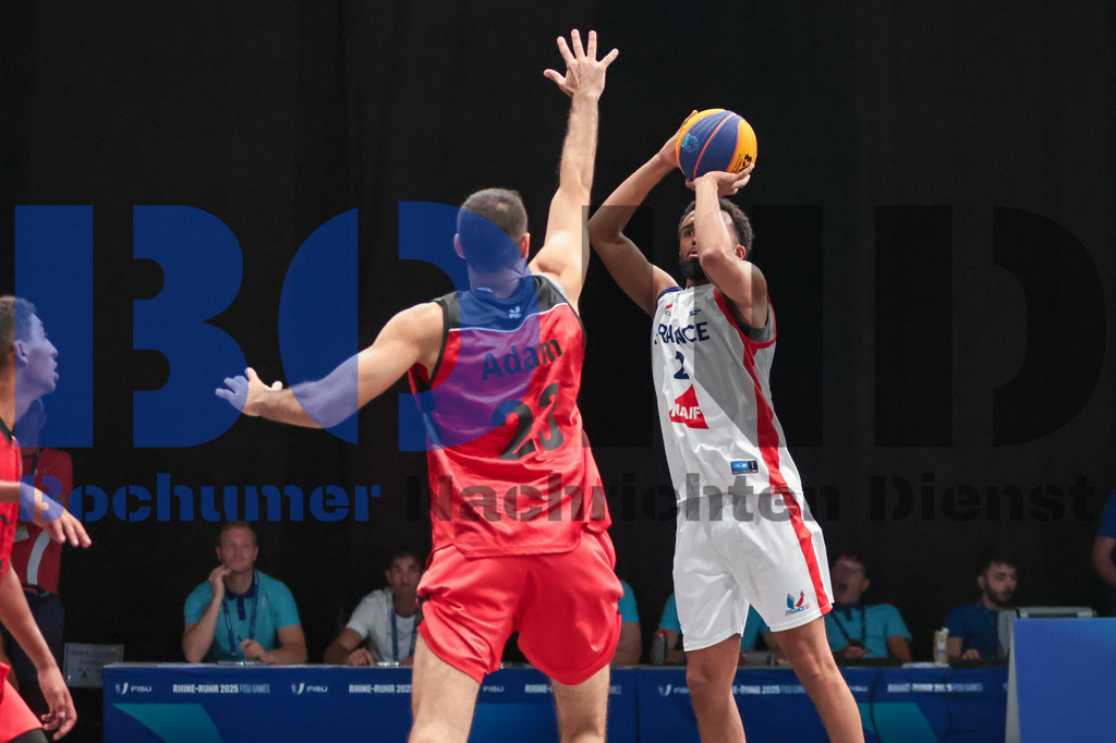 SES_TTG3X320250718-1827 | bond - Realisiert mit Pictrs.com