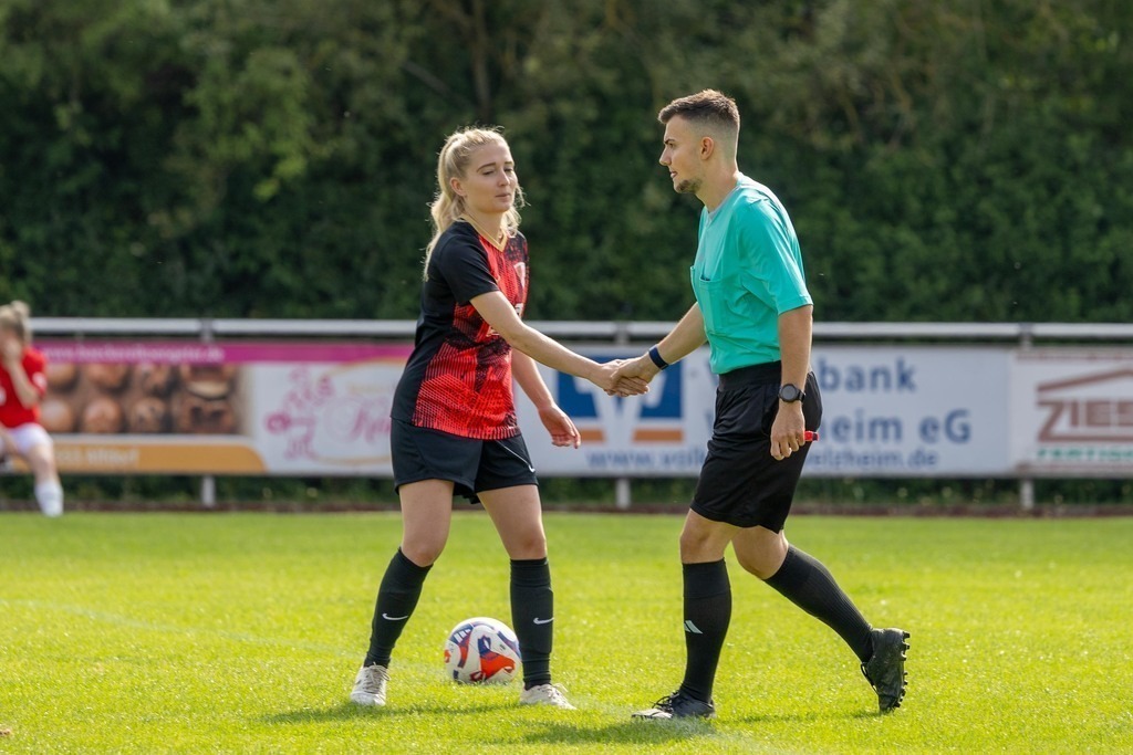 Fußball I FRAUEN I Saison 2025-2026 I Freundschaftsspiel I SGM Alfdorf-Mögglingen - 1FC Heidenheim 1846 I_250817_6964 | Fotopresso – Sportfotografie in Heidenheim & Umgebung. Professionelle Sportfotografie für unvergessliche Momente. Dynamische Action-Shots, emotionale Szenen & hochwertige Bilder. - Realisiert mit Pictrs.com