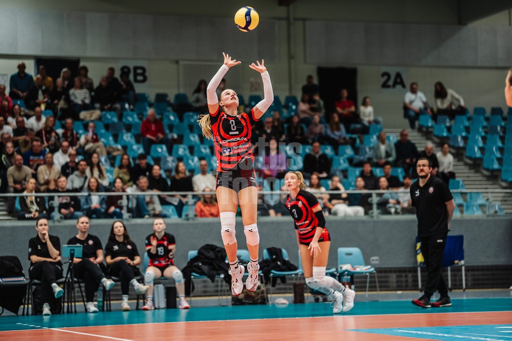 Volleyball | Frauen | Saison 2025/2026 | Volleyball Bundesliga | ETV Hamburger Volksbank Volleys vs. VfB Suhl LOTTO Thüringen | 07.03.2026 | Zuspiel von Zoe Konjer (#8, ETV Hamburger Volksbank Volleys)