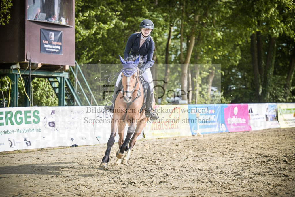 DOS_2711 | Entdecke hochwertige Reitturnierfotos von Foto Oger. Professionell, emotional und authentisch – jetzt Lieblingsmomente im Shop bestellen.Deutschlandweite Turnierfotografie. - Realisiert mit Pictrs.com