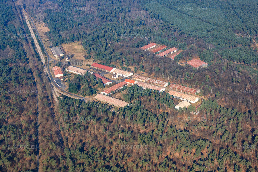 Vue aérienne: Camp de Neubourg à le quartier Ceinture Forêt Nord in Hagenau dans le département Bas Rhin, France – .Photo: IMG_62820.jpg prise le 09/03/2014 par Werner Riehm/FLY-FOTO.eu – Résolution de l'original: 4752 x 3168 px