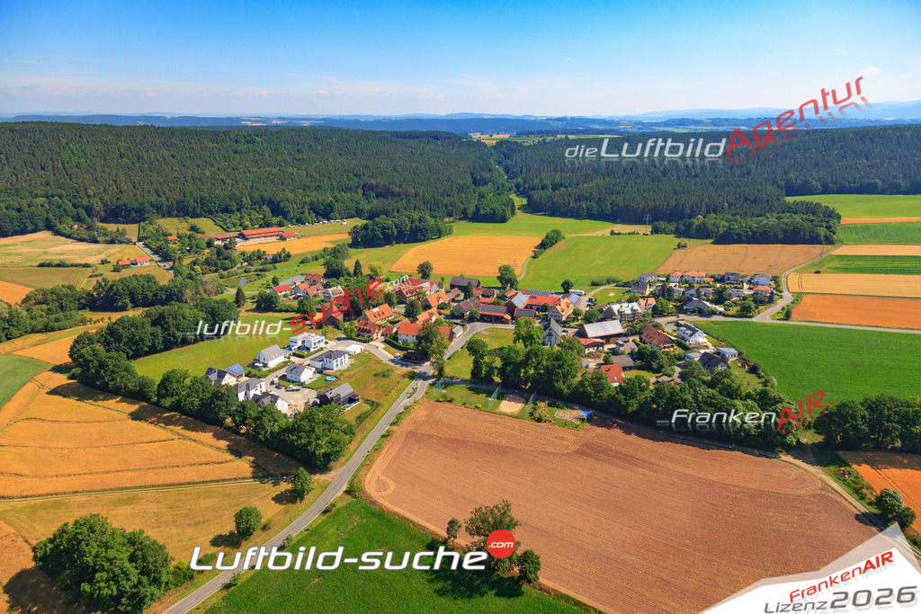 Die Luftaufnahme Cottenbach -  wurde 2017 mittels Flugzeug (keine Drohne) erstellt. Perfekte Schärfe und Druck- Auflösung- Garantiert!