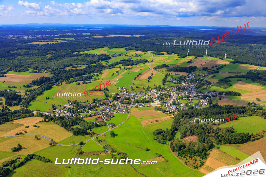Die Luftaufnahme der Stadt Langenbach wurde 2017 vom Flugzeug heraus erstellt ( keine Drohne )- hohe Auflösung für beste Qualität