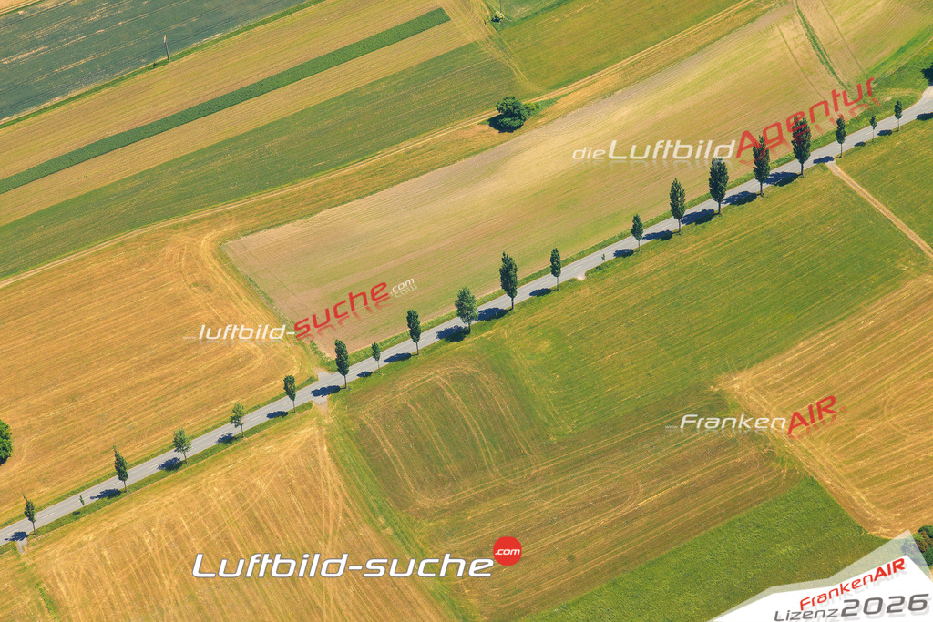 Die Luftaufnahme der Stadt Neuenmarkt wurde vom UL-Flugzeug heraus erstellt ( keine Drohne )- hohe Auflösung für beste Qualität