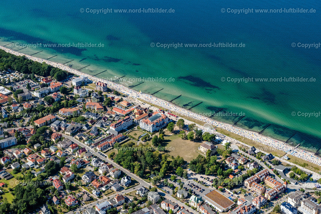 Kühlungsborn_ELS_9145100822 | OSTSEEBAD KüHLUNGSBORN 10.08.2022 Ortsansicht an der Meeres-Küste der Ostsee in Kühlungsborn im Bundesland Mecklenburg-Vorpommern, Deutschland. Weiterführende Informationen bei: Tourismus, Freizeit & Kultur GmbH. // Town view on the sea coast of the Baltic Sea in Kuehlungsborn in the state Mecklenburg - Western Pomerania, Germany. Further information at: Tourismus, Freizeit & Kultur GmbH. Foto: Martin Elsen