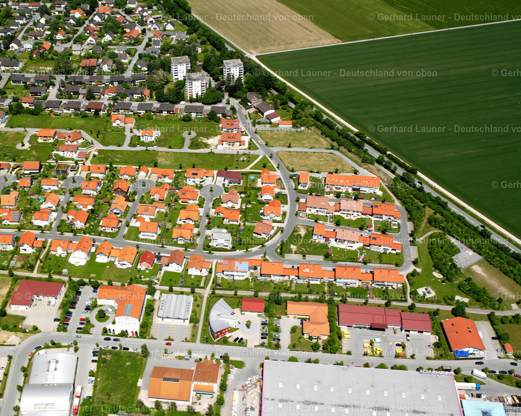2600558 | ALTöTTING 09.06.2006 Wohngebiet einer Einfamilienhaus- Siedlung  in Altötting im Bundesland Bayern, Deutschland // Single-family residential area of settlement  in Altötting in the state Bavaria, Germany Foto: Gerhard Launer