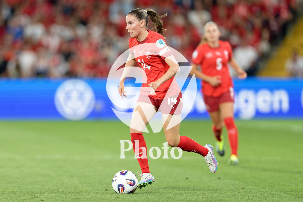 Finland v Switzerland: UEFA Women's EURO 2025 Group A | GENEVA, SWITZERLAND - JULY 10:  Smilla Vallotto of Switzerland controls the ball during the UEFA Women's EURO 2025 Group A match between Finland and Switzerland at Stade de Geneve on July 10, 2025 in Geneva, Switzerland. (Photo by Giuseppe Velletri/Sports Press Photo/Getty Images)