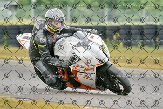 25bt05-0688 | markuskiefer.com - Realisiert mit Pictrs.com