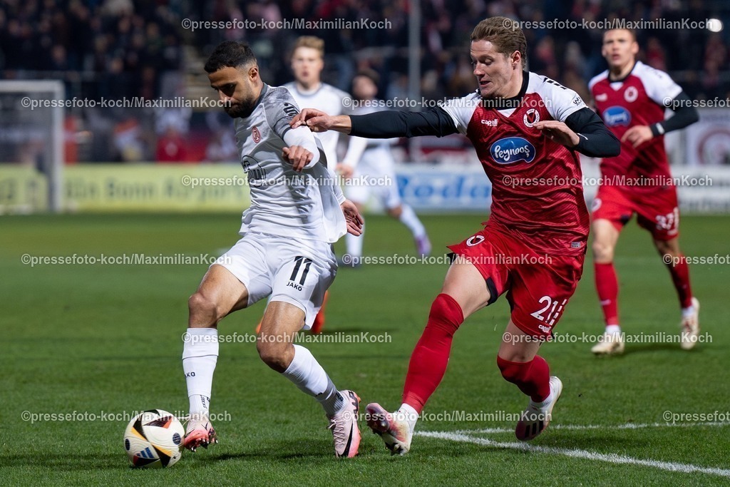 xYDR12032501184 | 12.03.2025, xydrx, Fußball, Viktoria Köln - Rot-Weiss Essen, 3.Liga, Sportpark Höhenberg, Saison 2024 2025: Ramien Safi (Rot-Weiss Essen #11) im Zweikampf gegen Tobias Eisenhuth (Viktoria Köln #21).  DFB regulations prohibit any use of photographs as image sequences and or quasi-video.