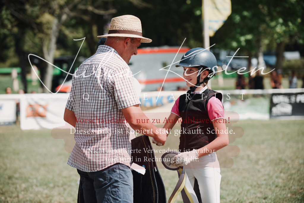 DSC_5890 | Pferde- und Turnierfotografie in Westsachsen. Pferdeportraits, Auftragszeichnungen und intuitive Kunst.
