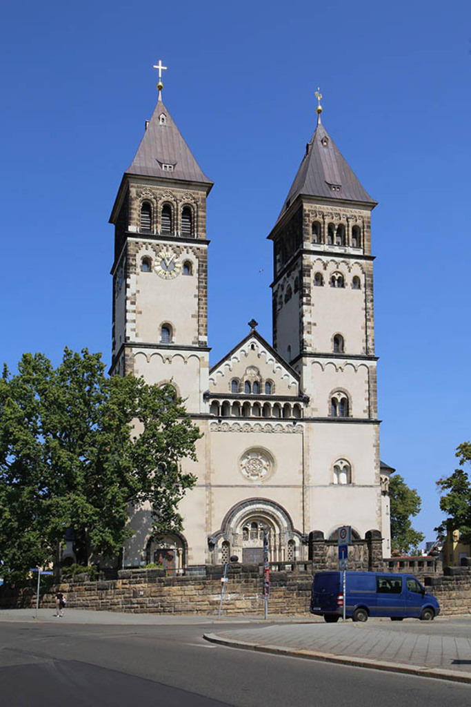 Volkspark Kleinzschocher - Taborkirche | Entdecke über 20 Kategorien Leipzig-Motive: Foto-Downloads, hochwertige Poster, Leinwand- & Fine-Art-Prints. Jetzt Lieblingsfoto im Bildlexikon Leipzig Shop bestellen!