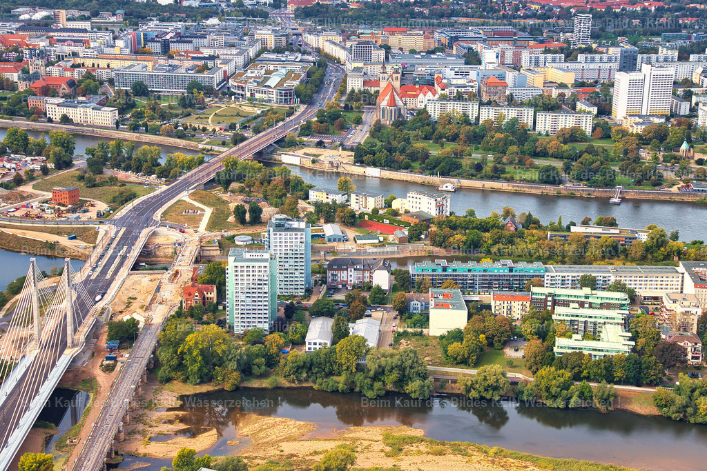 Magdeburg_Werder_Badestraße_Pylon_Strombrücke_City_9729 | Magdeburg Werder und Badestraße - Realisiert mit Pictrs.com