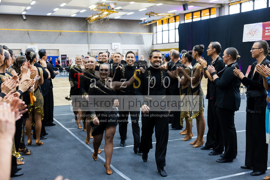 202603145_LL_Lat-Formationen_Nbg_5244 | Tanzsportbilder, Standardtanz, Lateintanz, WDSF, DTV, LTVB, dancecomp, goc, hessen tanzt, blaues band der spree, walzer, tango, wiener walzer, slowfox, quickstepp, samba, rumba, cha-cha-cha, paso doble. jive, hd-kroft photography, turniertanzsport