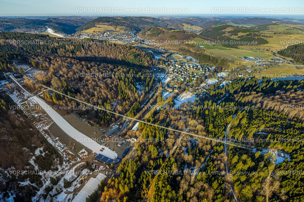 Willingen260104947 | Luftbild, Skywalk Musenberg Willingen, Fußgänger-Hängebrücke Sehenswürdigkeit, Mühlenkopfschanze Sprungschanze, Skigebiet und Wald, Ortsansicht Stryck, Willingen, Südwestfalen, Hessen, Deutschland