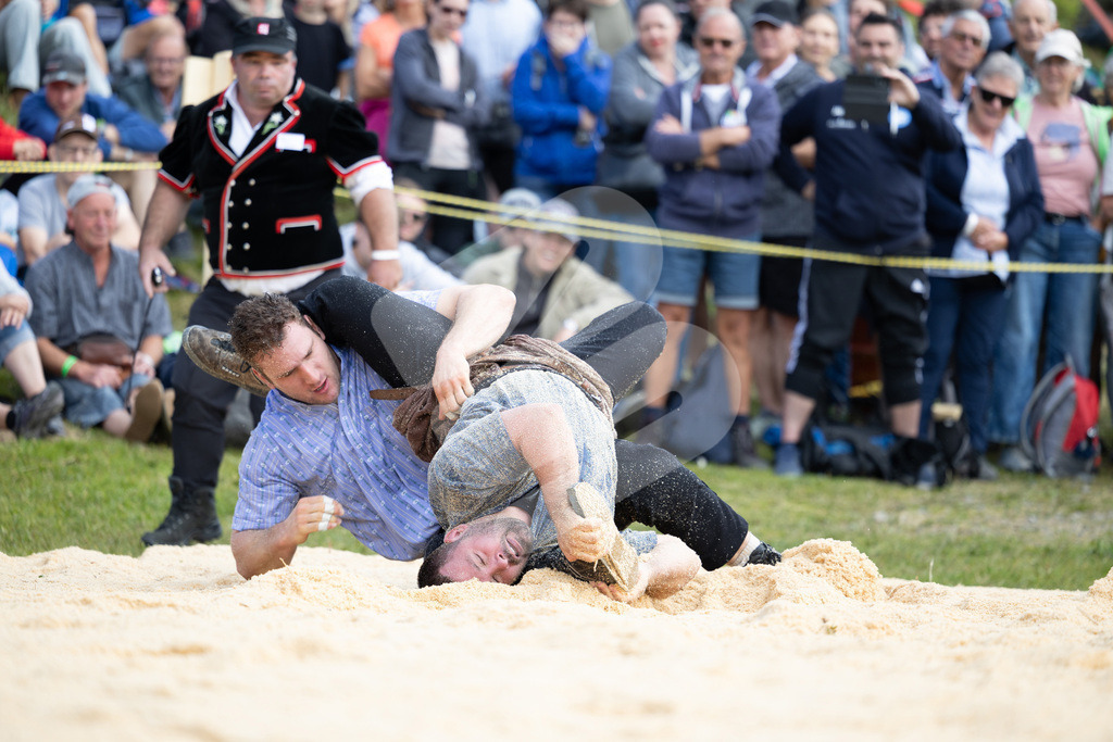 Rigi2025_1211 | Die Schwinger des Schwyzer Kantonalen Schwingerverbandes: Fotos, die Dynamik und Leidenschaft festhalten, sowie emotionale Momente aus dem traditionellen Schwingsport zeigen. - Realisiert mit Pictrs.com