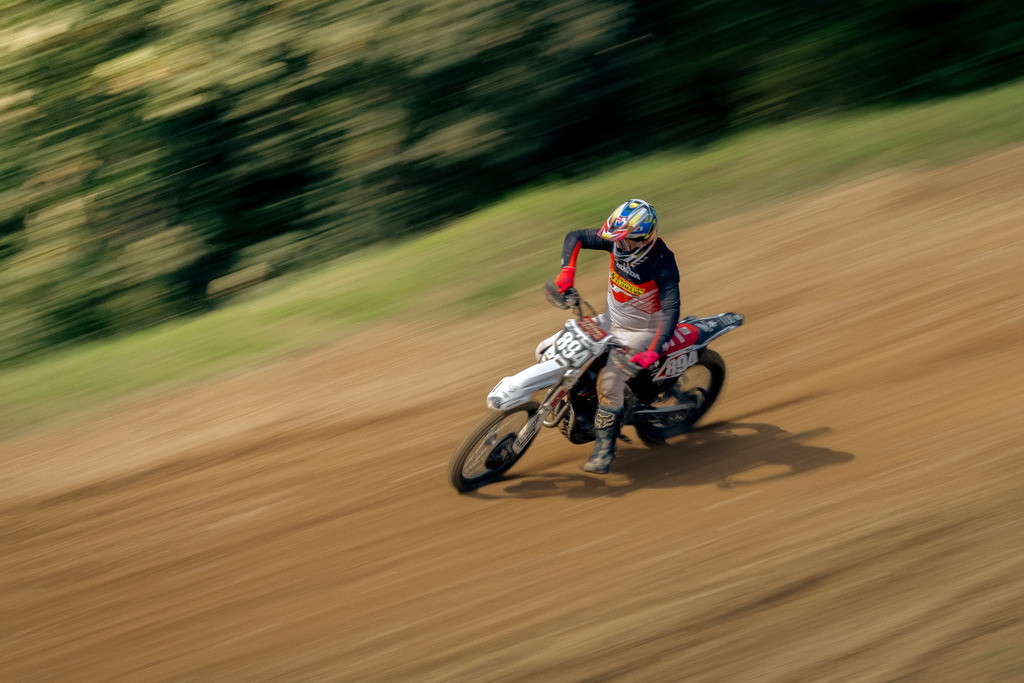 Motocross | Ich bin ein Fotograf aus Berlin und fotografiere aus Spaß an der Freude :) Meinen Motiven setze ich keine thematischen Grenzen. Somit bin ich beispielsweise in der Tierfotografie, Landschaftsfotografie, Sportfotografie sowie Streetphotography anzutreffen.