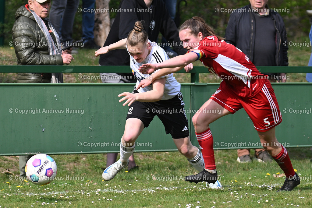 Fußball I Frauen I Saison 2024-25 I Oberliga I FC Jesteburg-Bendestorf - SpVg Aurich Frauen I 13.4.2025 | a-hannig - Realisiert mit Pictrs.com