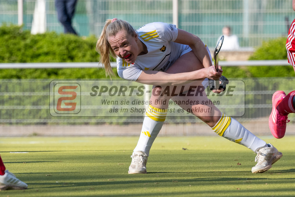 SFE_20260322_0137 | Köln, Deutschland, 22.03.26: Feldhockey 1. Bundesliga Damen zwischen Rot-Weiss Köln - Harvestehuder HTC im REWE Sportpark am 22.03.2026 in Köln, Deutschland. (Foto von Stephan Fehrmann)Köln, Germany, 22.03.26: Feldhockey 1. Bundesliga Damen between Rot-Weiss Köln - Harvestehuder HTC in REWE Sportpark at 22.03.2026 in Köln, Deutschland. (Foto from Stephan Fehrmann)