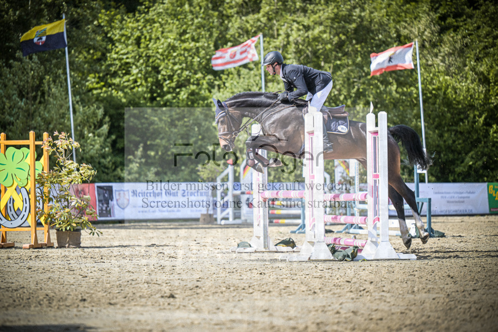 DOS_9490 | Entdecke hochwertige Reitturnierfotos von Foto Oger. Professionell, emotional und authentisch – jetzt Lieblingsmomente im Shop bestellen. - Realisiert mit Pictrs.com