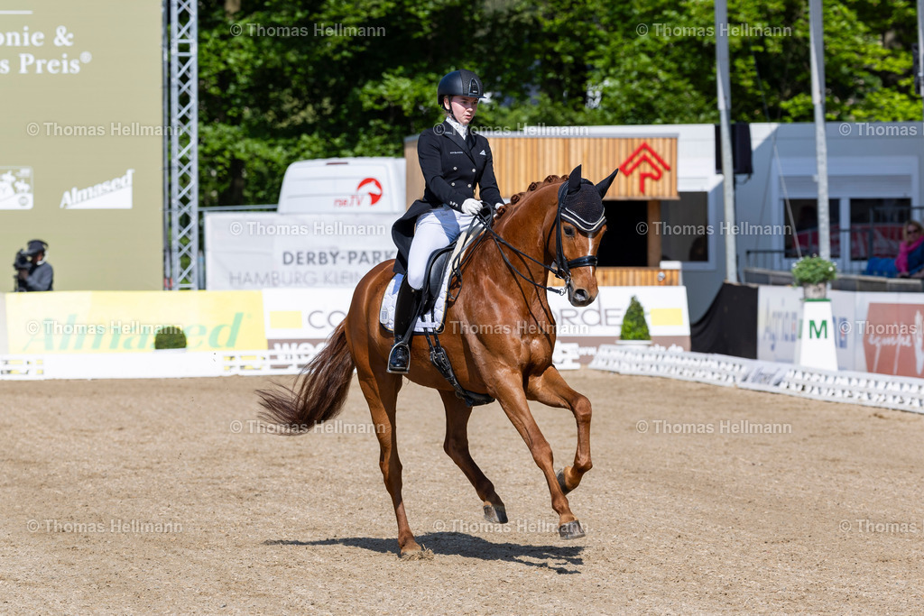 TH_556-BURSCHIK Kim (GER)_ Van Victorio BD_17521 | Deutsches Spring- und Dressur-Derby 2024 am 10.05.24 in Hamburg, 556BURSCHIK Kim (GER), Van Victorio BD
