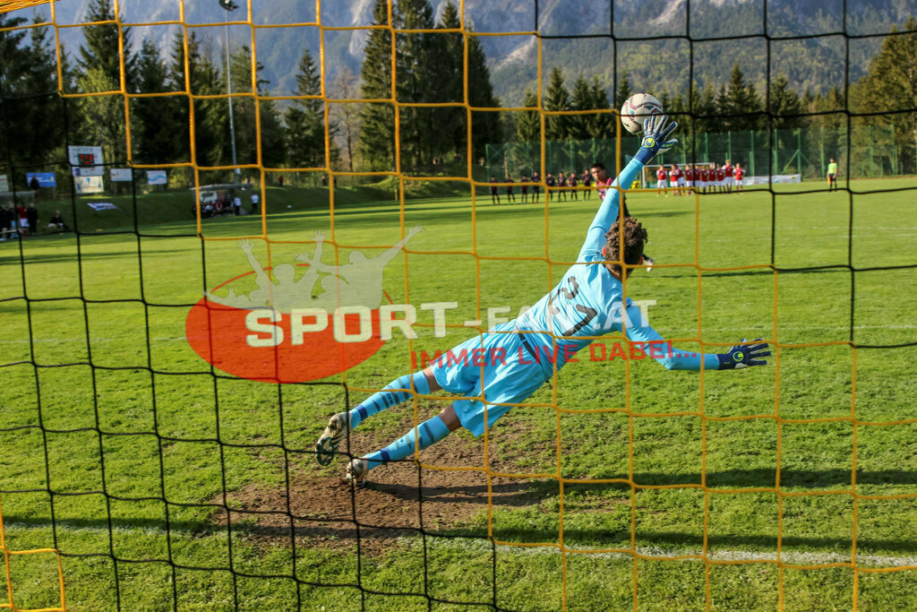 AUSTRIA U15 - MEXICO U15 | CHRISTIAN ZAWIESCHITZKY (Austria #21) Herbey Diaz (Mexico #2) ; AUSTRIA U15 - MEXICO U15 am 29.04.2022 in Arnoldstein
(Sportplatz), AUSTRIA, (Photo by Ernst Krawagner sport-fan.at) - Realisiert mit Pictrs.com