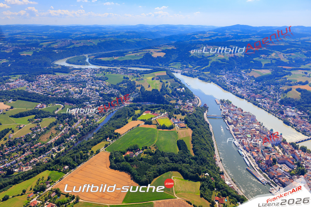 Die Luftaufnahme Hacklberg - Passau wurde 2017 mittels Flugzeug (keine Drohne) erstellt. Perfekte Schärfe und Druck- Auflösung- Garantiert!