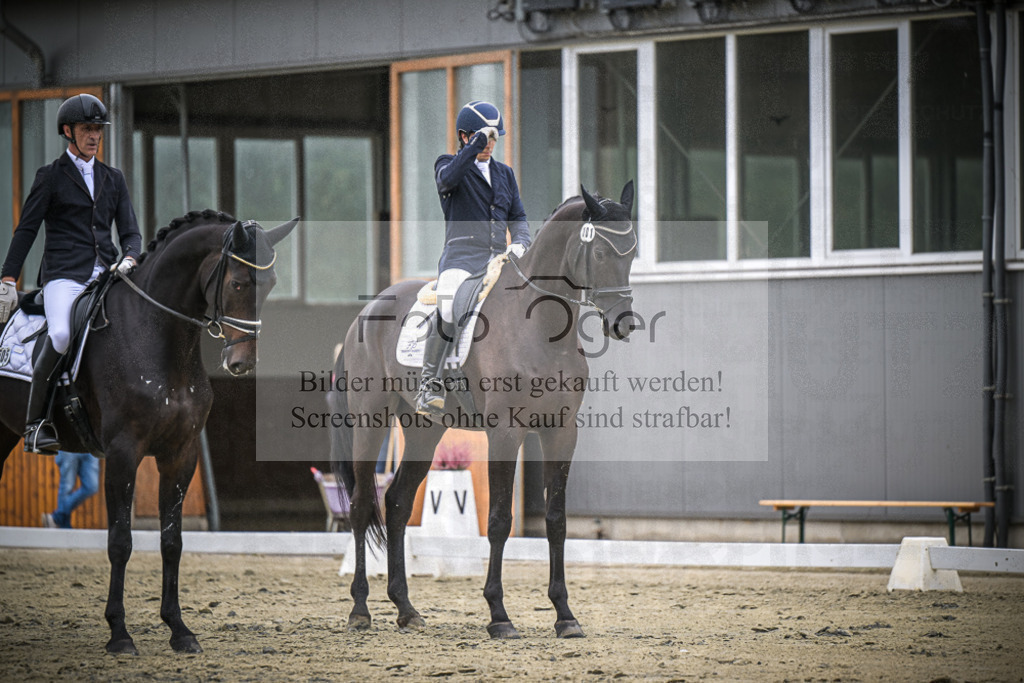 DOS_1488 | Entdecke hochwertige Reitturnierfotos von Foto Oger. Professionell, emotional und authentisch – jetzt Lieblingsmomente im Shop bestellen.Deutschlandweite Turnierfotografie. - Realisiert mit Pictrs.com