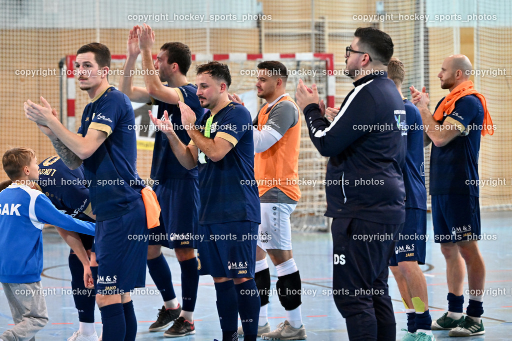 Carinthia Flamengo Futsal Club vs. Futsal Klagenfurt | Jubel Futsal Klagenfurt Mannschaft, Headcoach Futsal Klagenfurt Marko Petricevic, #16 Marcel Vindis Futsal Klagenfurt, #5 Rok Rednak Futsal Klagenfurt, #1 Antonio Mrsic Futsal Klagenfurt, Carinthia Flamengo Futsal Club vs. Futsal Klagenfurt, Carinthia Flamengo Futsal Club vs. Futsal Klagenfurt am 01.12.2024 in Klagenfurt (Ballspielhalle Viktring), Austria, (Photo by Bernd Stefan)