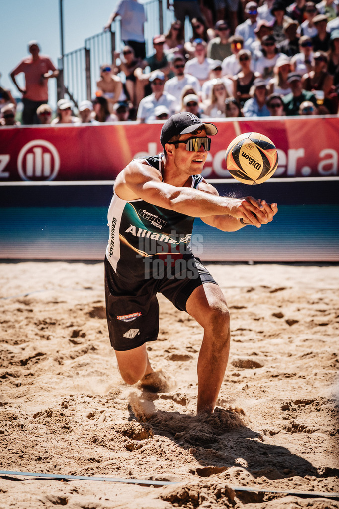 Beachvolleyball | Männer | Allianz German Beach Tour 2025 | Tourstop Düsseldorf | 11.05.2025 | Sven Winter spielt den Ball