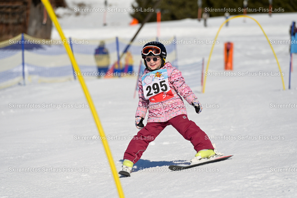 SRF_27.02.2026_030 | Skirennfotos,Serfaus,Fiss,Ladis,Kinderskirennen,Winter,Tirol,Oberland,skirace,SFL,feelfree,weil wir's genießen,ski,Ski,skifahren,Sonnenplateau, - Realisiert mit Pictrs.com