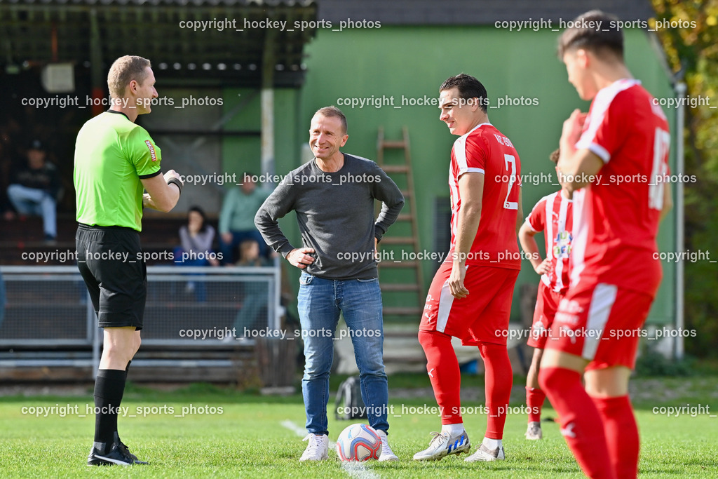 FC KAC 1909 vs. SAK 26.10.2022 | Maier Christian, Referee, Klaus Mitterdorfer Kärntner Fussballpräsident, #2 David Gräfischer, 