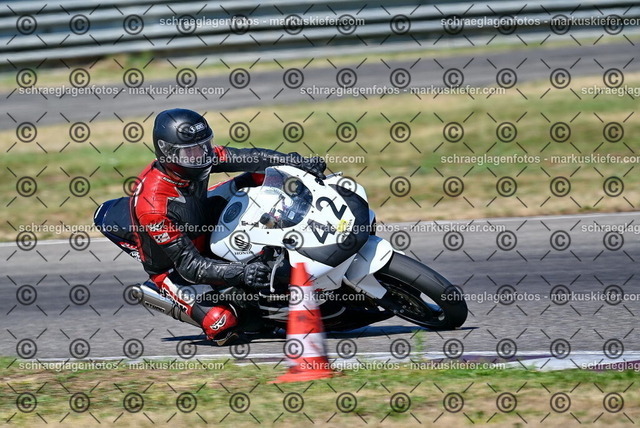 26bt04-0633 | markuskiefer.com - Realisiert mit Pictrs.com