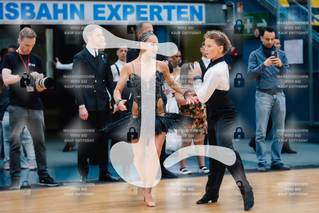 Hessen Tanzt WDSF Open Junior II Latin 5th (240) Girius Ramasauskas _ Gaile Vaiciulaityte (Lithuania)-2025-05-18-5503 | Webshop for digital downloads and prints of dance sport, event & show photographer Julian Link - Realisiert mit Pictrs.com