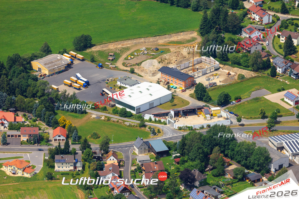Die Luftaufnahme Schoenbrunn - Wunsiedel wurde vom UL-Flugzeug (keine Drohne) aus fotografiert.Hohe Druck- Auflösung-die Geschenkidee!