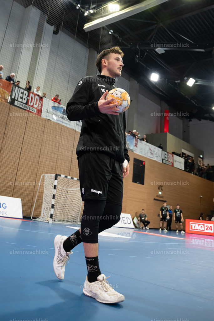 HC Elbflorenz 2006 - TV 05/07 Hüttenberg, 2. Handball-Bundesliga, 6. Spieltag | Im Bild: Timo Löser (55, Dresden) bei der Erwärmung 04.10.2026, HC Elbflorenz 2006 - TV 05/07 Hüttenberg, 2. Handball-Bundesliga, 6. Spieltag, Deutschland, Dresden, BallsportArena Dresden