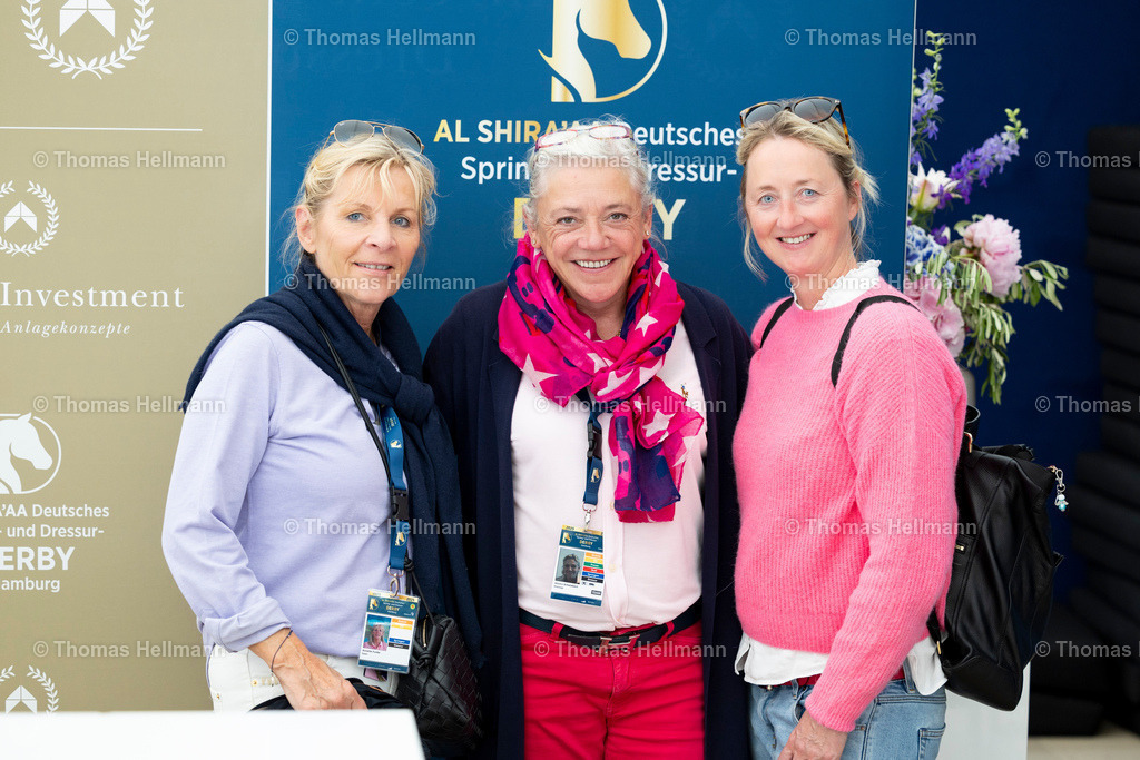 TH_Annette Funke_ Jessica Schwiebert_ Barbara Durban_29215 | Al Shiraàa Deutsches Spring- und Dressur-Derby 2025 am 30.05.25 in Hamburg, Thomas Hellmann, Annette Funke, Jessica Schwiebert, Barbara Durban