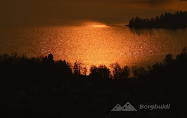 Kochelsee 2025-10 | Landschaftsfotografie Berge Mountain Landscape FotografieNatur Bilder Buidl Bergbuidl Bayern Heimat BergfotografieSonnenaufgang Sonnenuntergang Hobbyfotograf Bilderverkauf Leinwand - Realisiert mit Pictrs.com