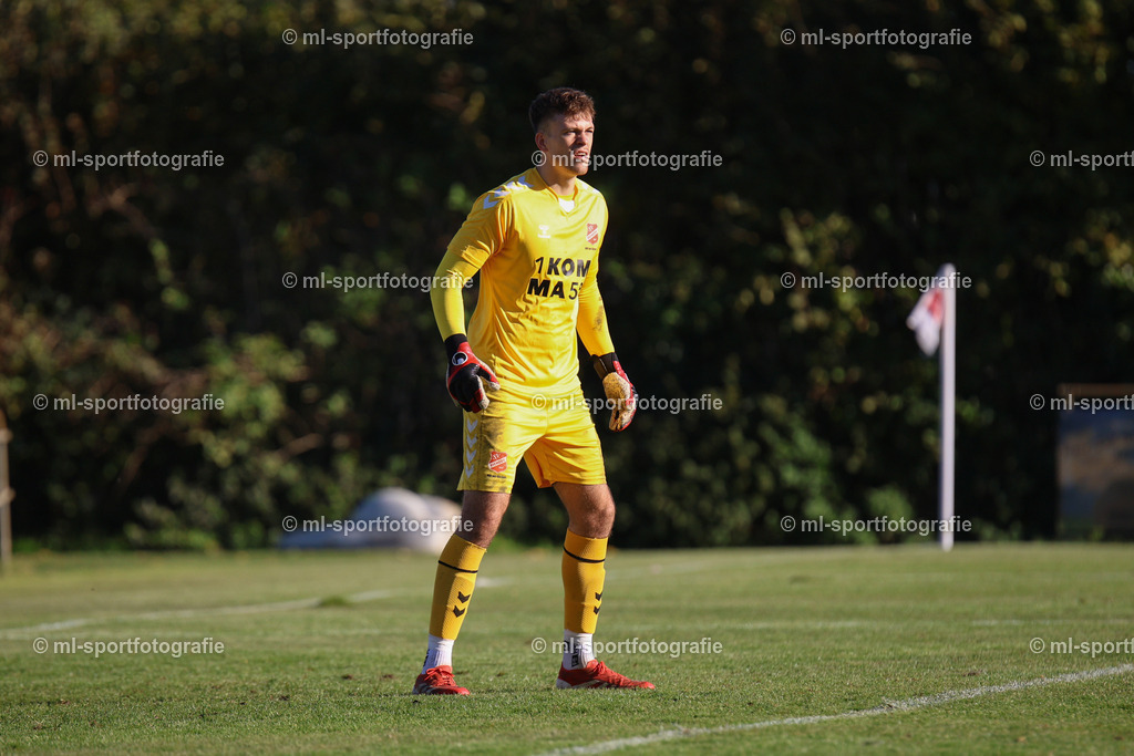 Fußball I Herren I Saison 2025/2026 I Oberliga Schleswig-Holstein I 13. Spieltag I SV Eichede - Heider SV | ml-sportfotografie - Realisiert mit Pictrs.com