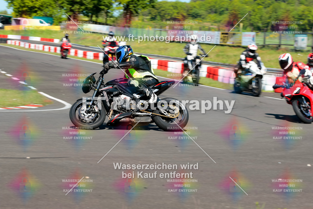 Moto-TeamOBK-21461 | Hier findet Ihr Bilder von Touristenfahrten auf der Nürburgring Nordschleife oder von anderen Veranstaltungen die ich besucht habe. Viel Spass beim Durch Schauen 